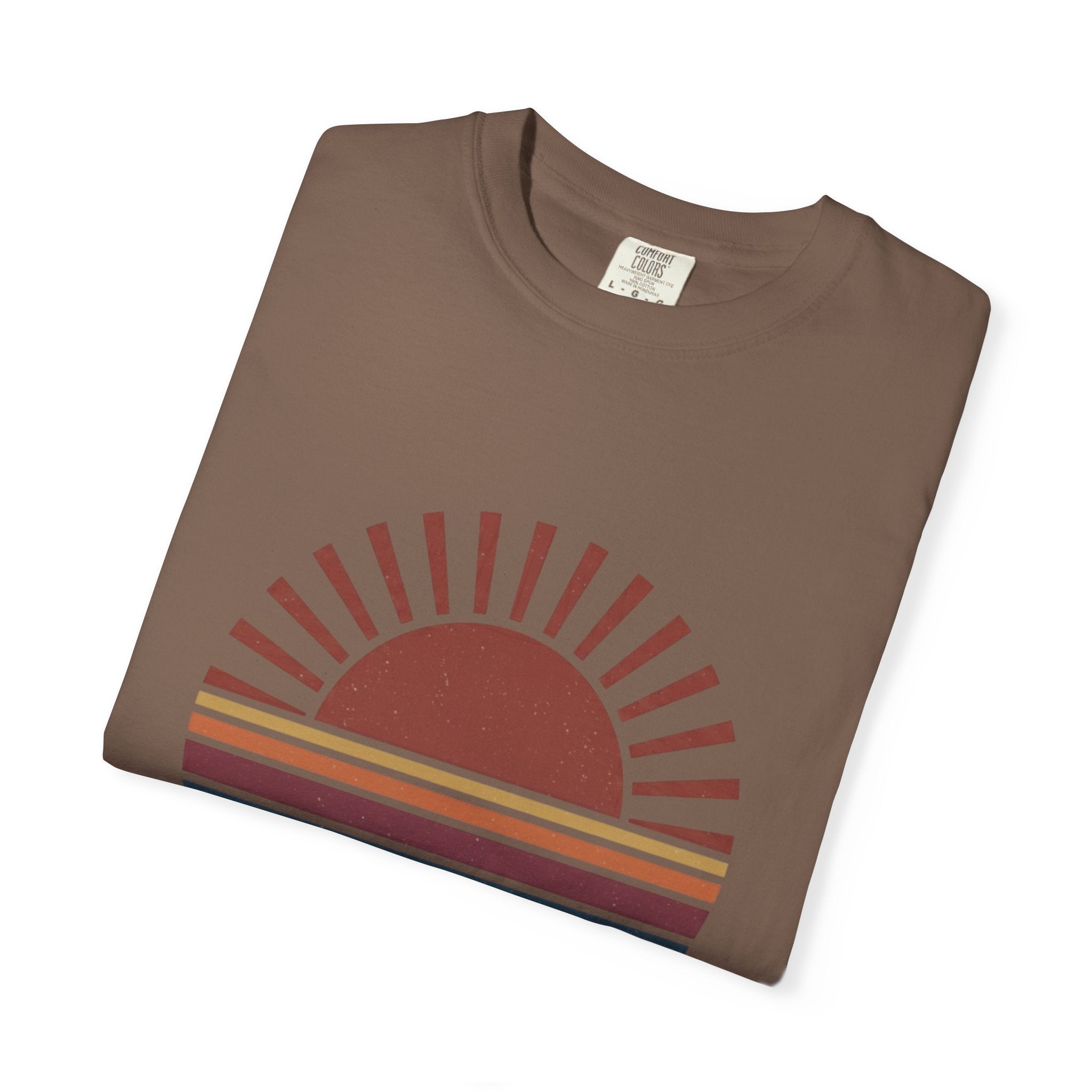 Sunset Retro Graphic T‑Shirt — "SUNE" Vintage Striped Sunrise Tee
