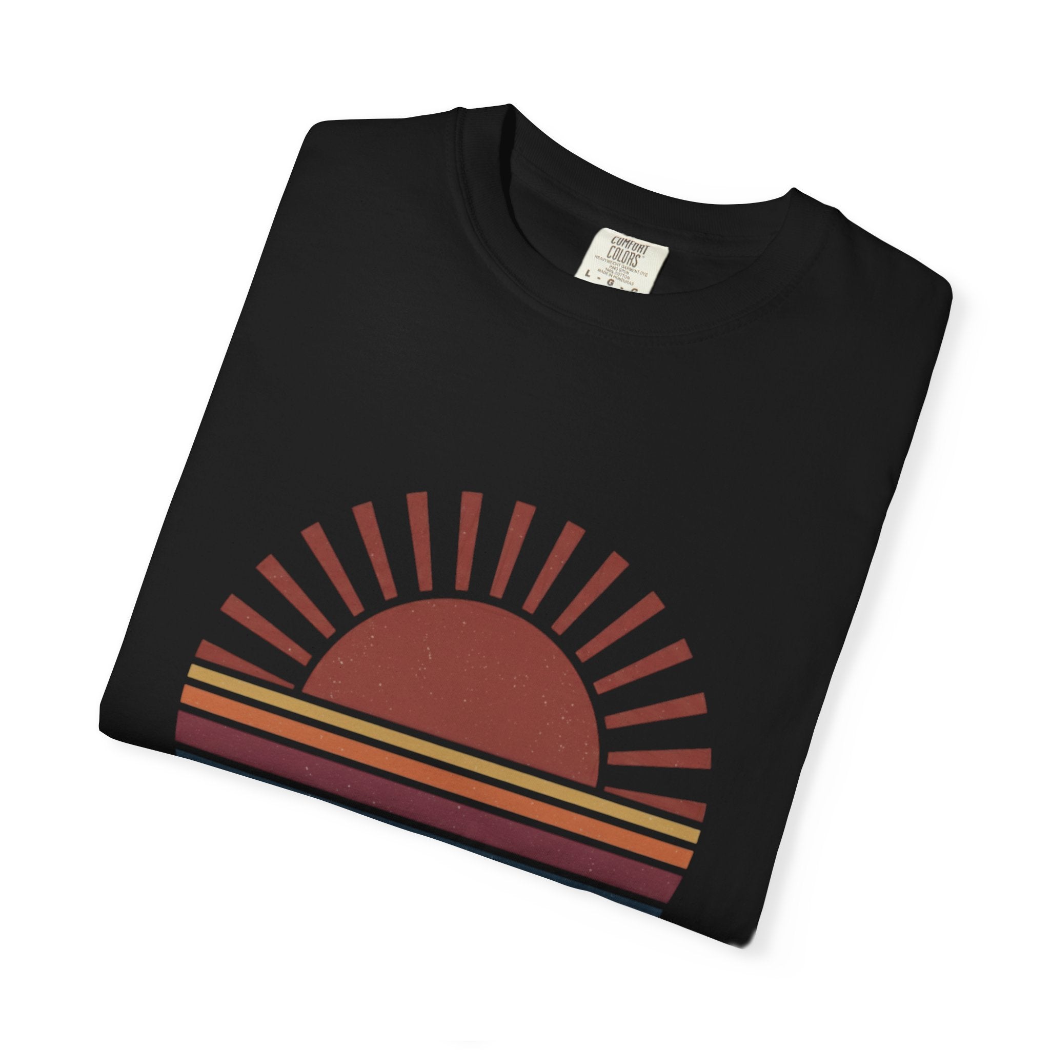 Sunset Retro Graphic T‑Shirt — "SUNE" Vintage Striped Sunrise Tee